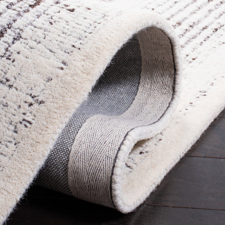 Safavieh Metro Met991F Grey/Ivory Rug.