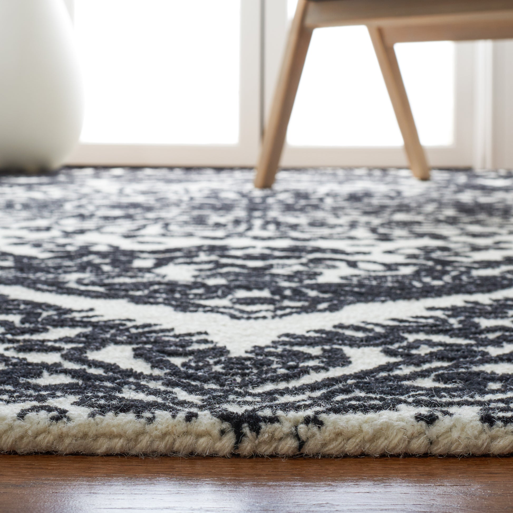 Safavieh Metro Met993A Ivory/Black Area Rug