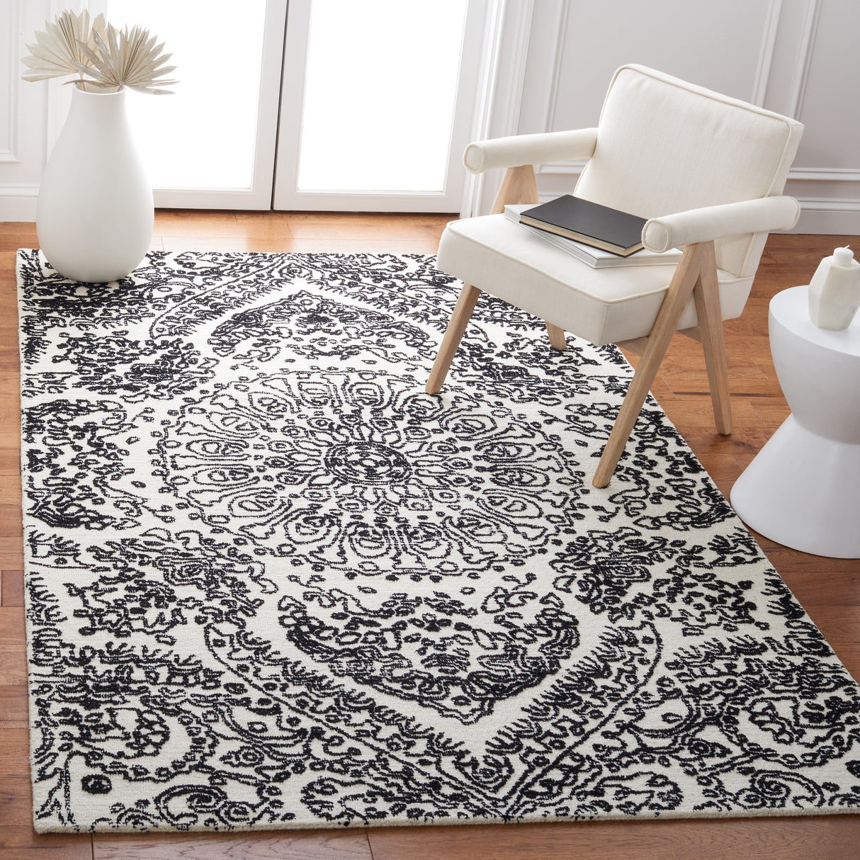 Safavieh Metro Met993A Ivory/Black Rugs.