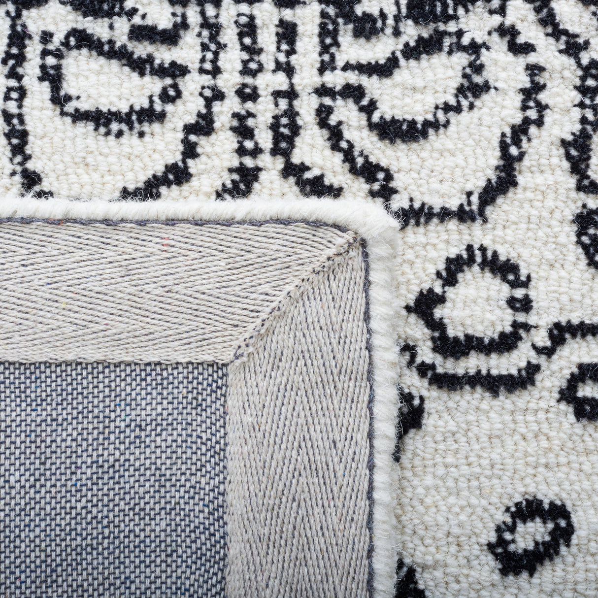 Safavieh Metro Met993A Ivory/Black Rugs.