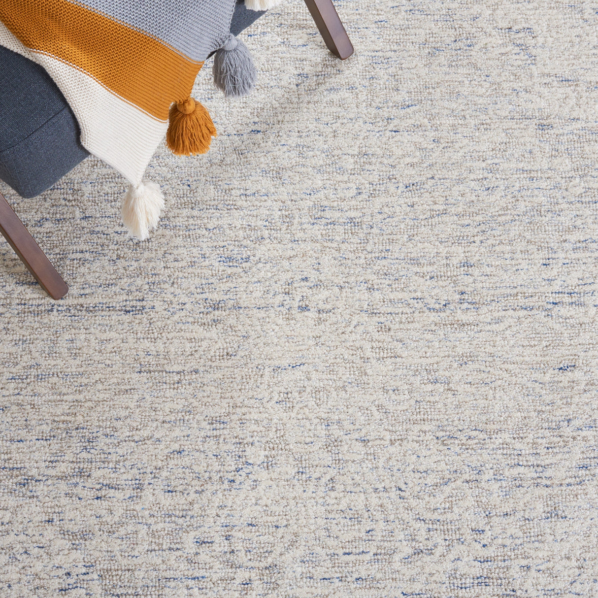 Safavieh Metro Met993L Light Blue/Ivory Rugs.