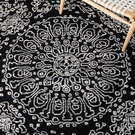 Safavieh Metro Met993Z Black/Ivory Area Rug