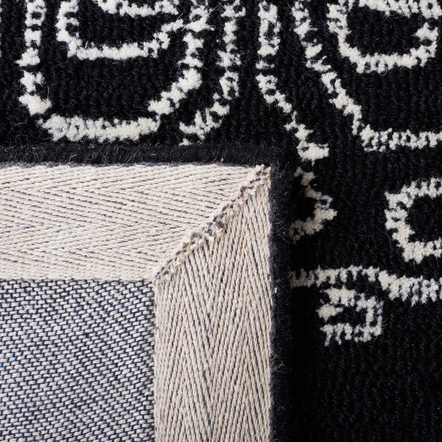 Safavieh Metro Met993Z Black/Ivory Rugs.