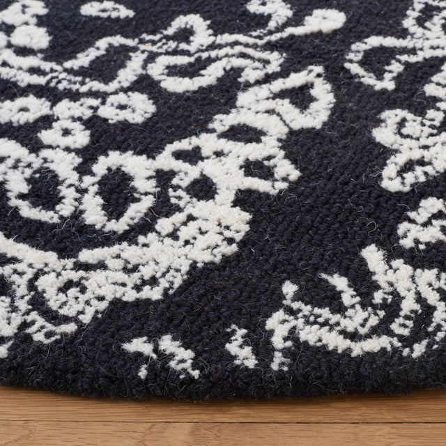 Safavieh Metro Met993Z Black/Ivory Rugs.