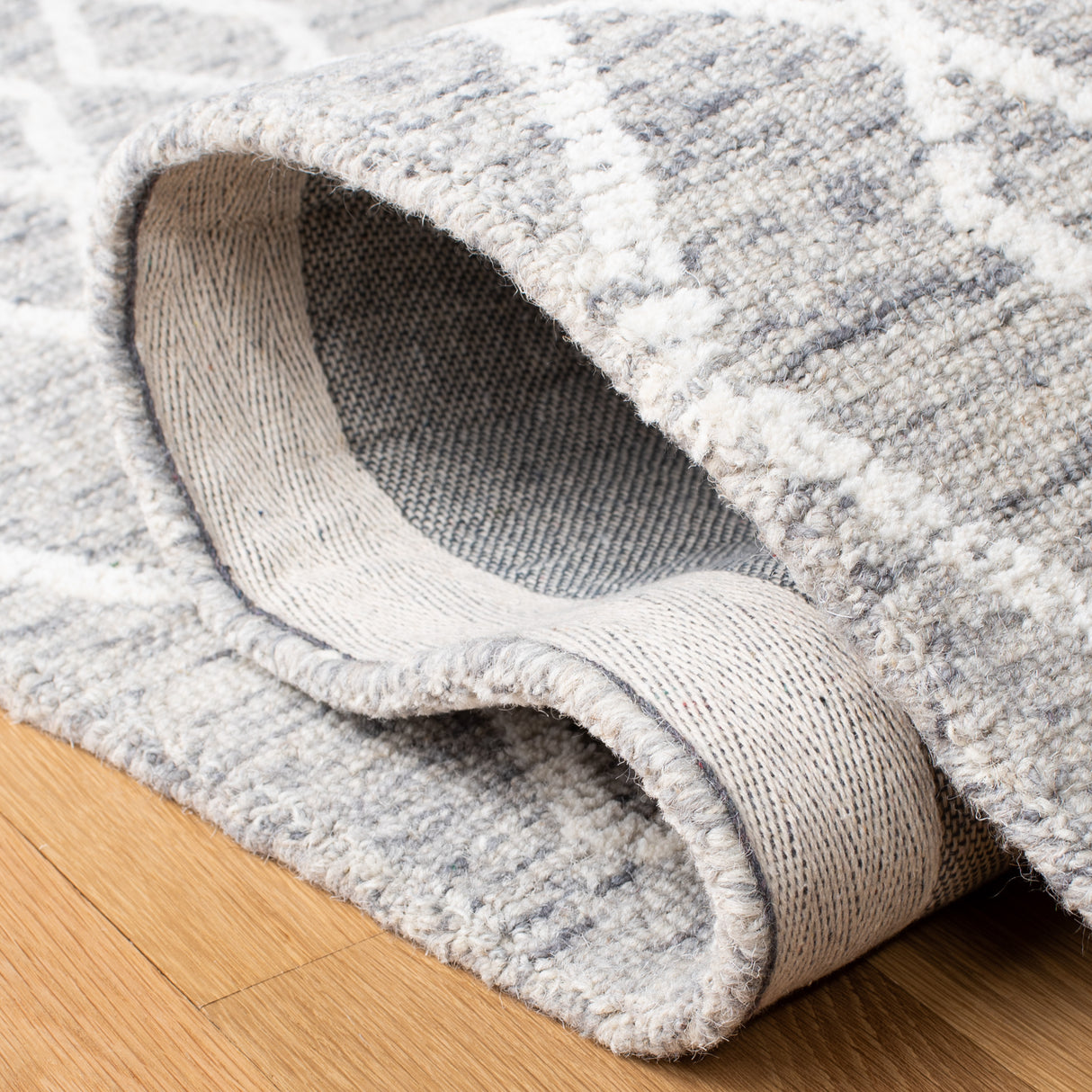 Safavieh Metro Met994F Grey/Ivory Rug.