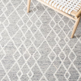 Safavieh Metro Met994F Grey/Ivory Rug.