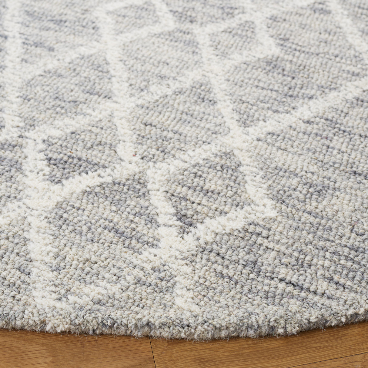 Safavieh Metro Met994F Grey/Ivory Rug.