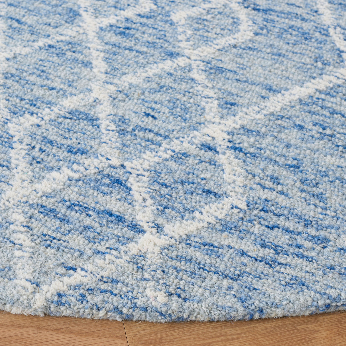 Safavieh Metro Met994M Blue/Ivory Rugs.