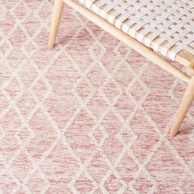 Safavieh Metro Met994U Pink/Ivory Rugs.