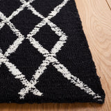 Safavieh Metro Met994Z Black/Ivory Rugs.