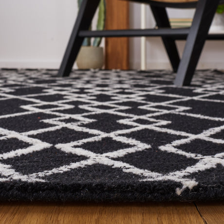 Safavieh Metro Met994Z Black/Ivory Area Rug