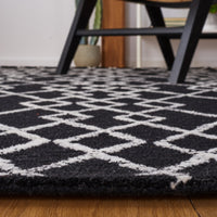 Safavieh Metro Met994Z Black/Ivory Area Rug