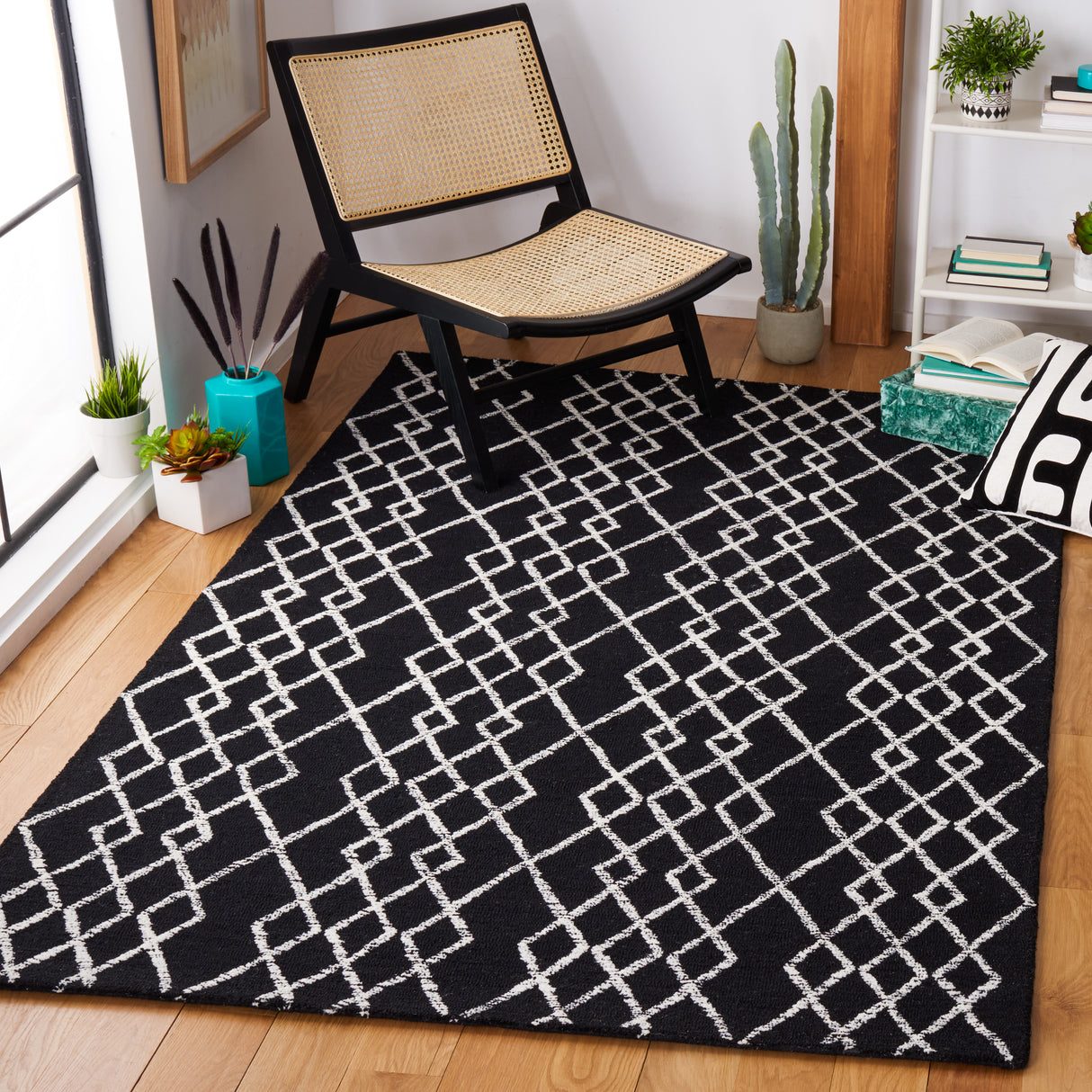 Safavieh Metro Met994Z Black/Ivory Rugs.