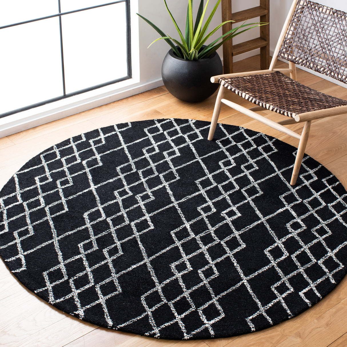 Safavieh Metro Met994Z Black/Ivory Rugs.