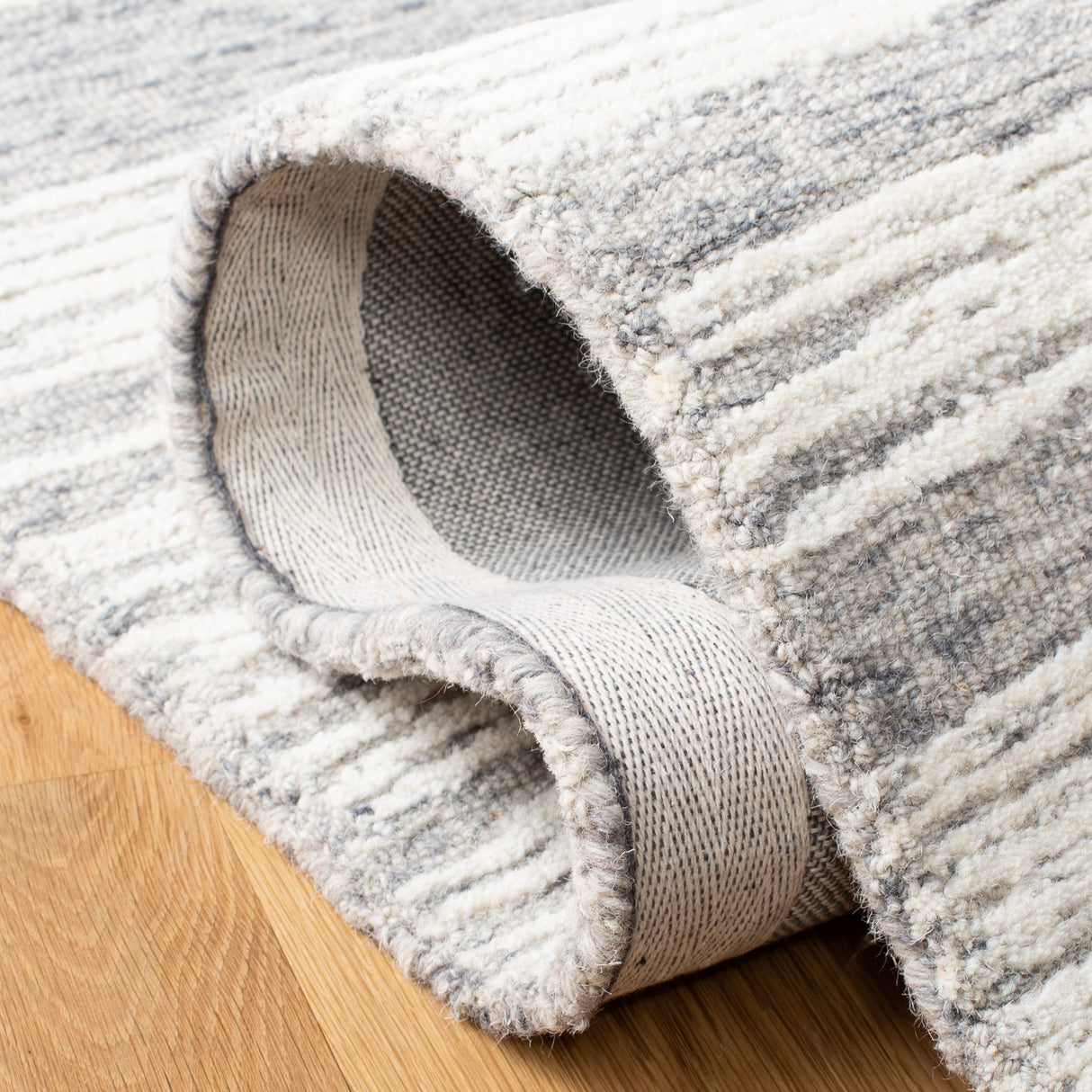 Safavieh Metro Met995F Grey/Ivory Rug.