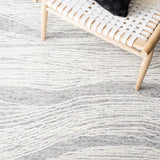 Safavieh Metro Met995F Grey/Ivory Rug.