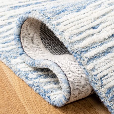 Safavieh Metro Met995M Blue/Ivory Rug.