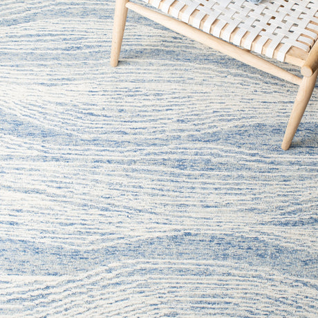 Safavieh Metro Met995M Blue/Ivory Rug.