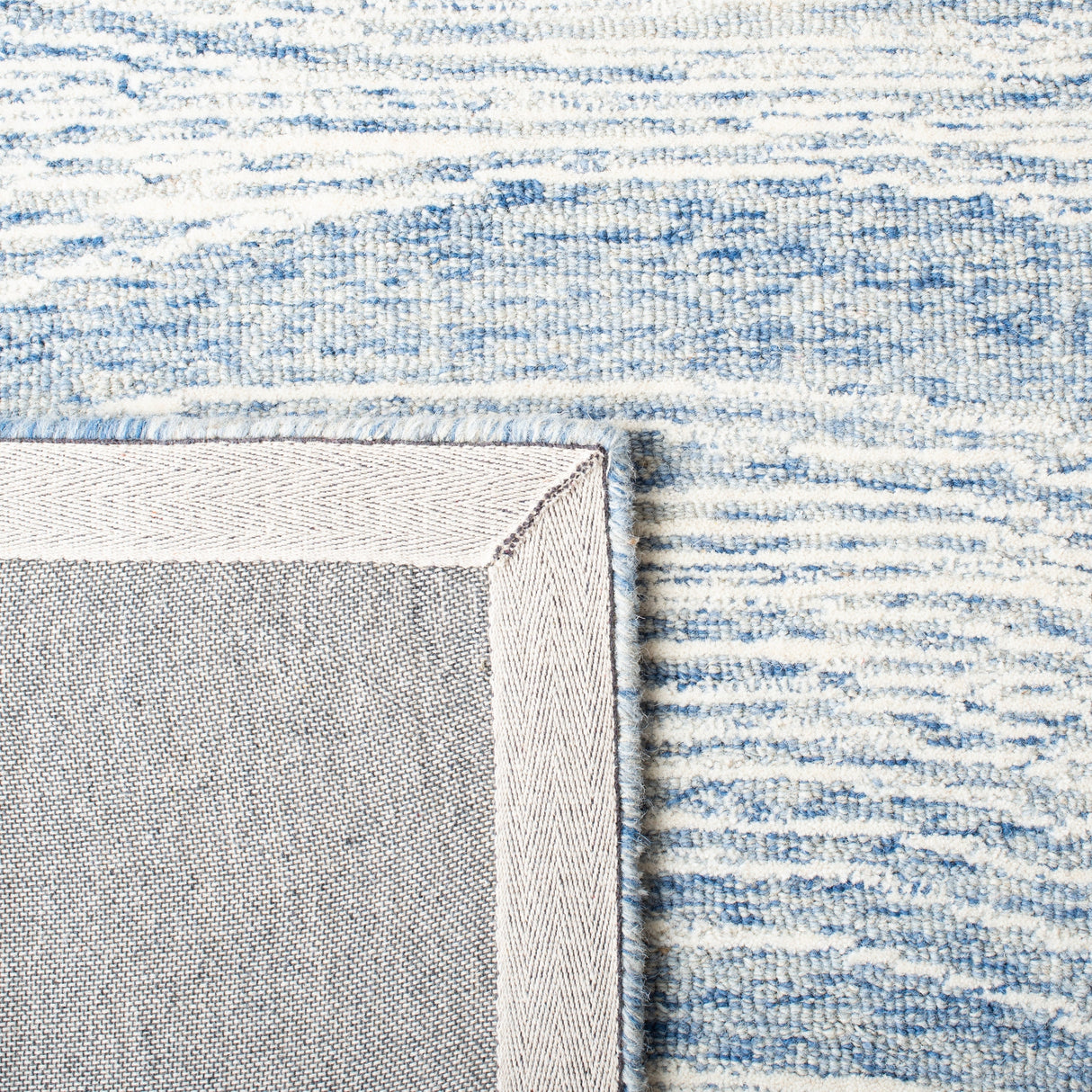 Safavieh Metro Met995M Blue/Ivory Rug.
