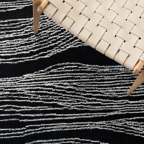 Safavieh Metro Met995Z Black/Ivory Rugs.