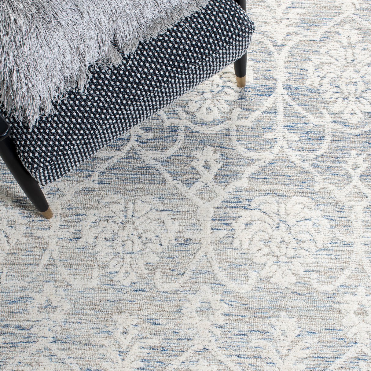 Safavieh Metro Met996L Light Blue/Ivory Rugs.