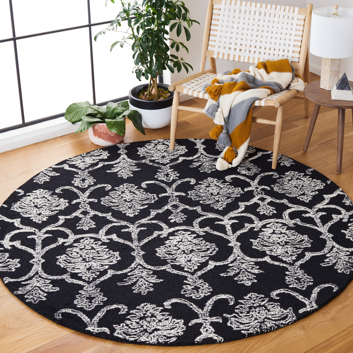 Safavieh Metro Met996Z Black/Ivory Rugs.