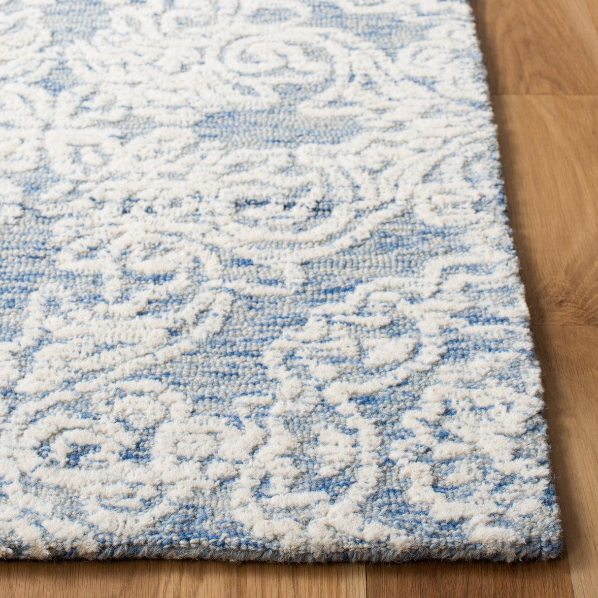 Safavieh Metro Met997M Blue/Ivory Rugs.