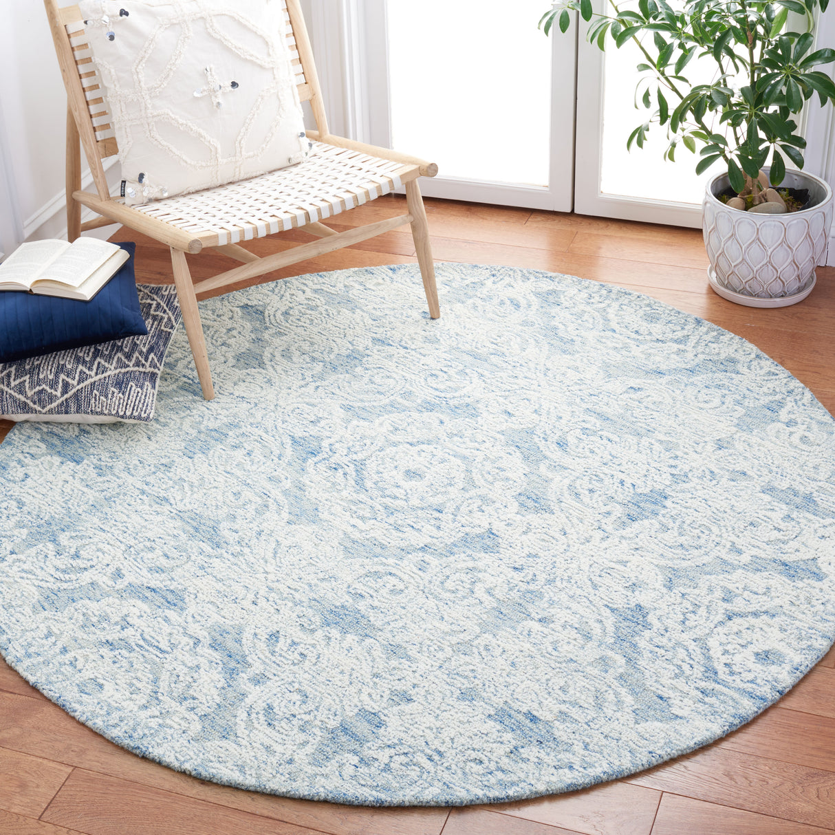 Safavieh Metro Met997M Blue/Ivory Rugs.