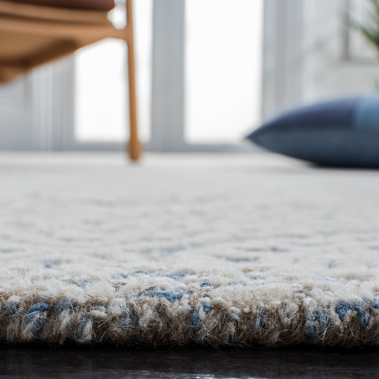 Safavieh Metro Met998L Light Blue/Ivory Rugs.