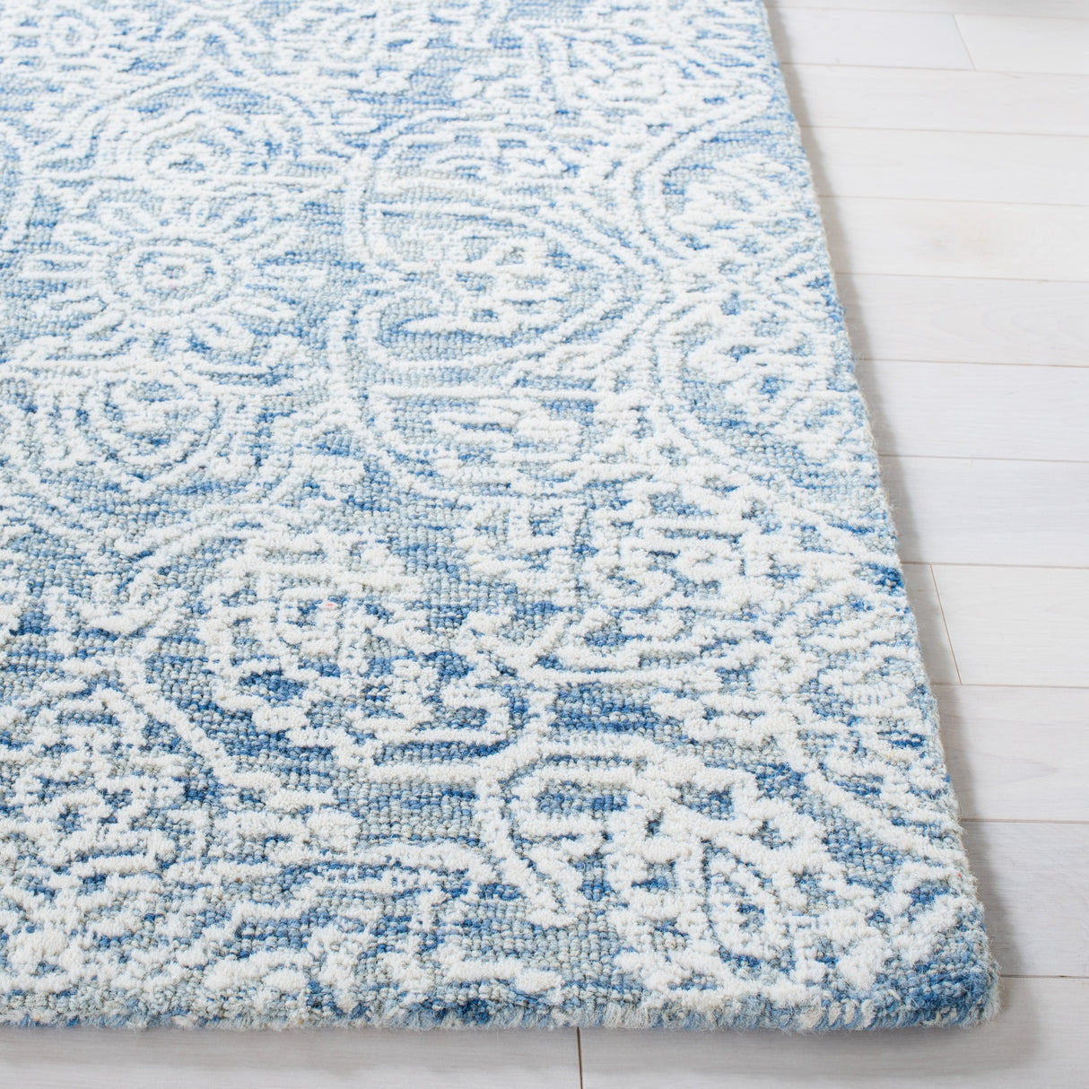 Safavieh Metro Met998M Blue/Ivory Rugs.