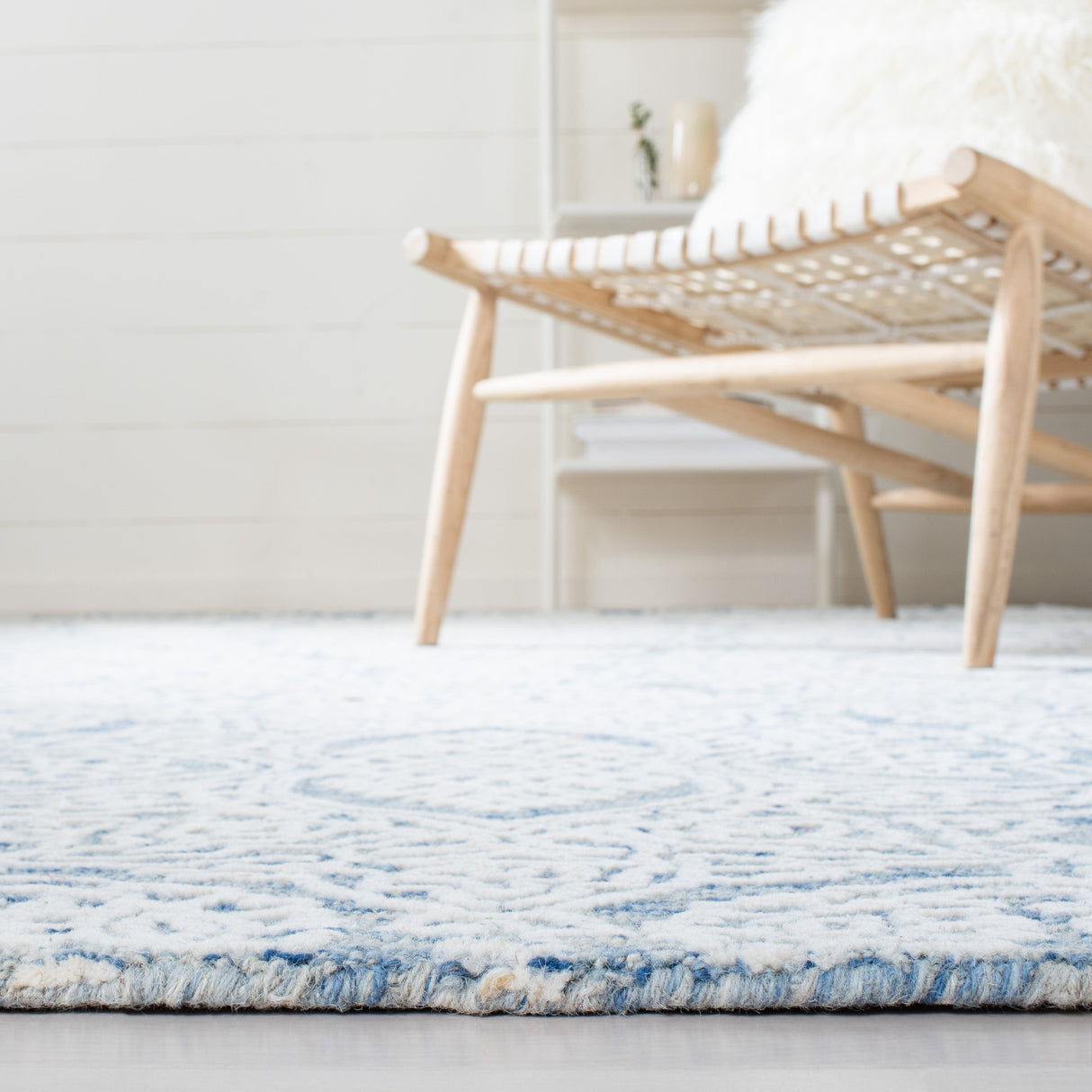 Safavieh Metro Met998M Blue/Ivory Rugs.