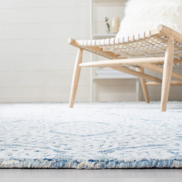 Safavieh Metro Met998M Blue/Ivory Rugs.