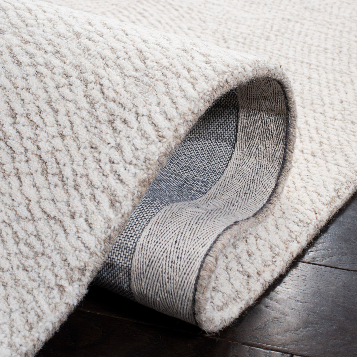 Safavieh Metro Met999A Natural/Ivory Rug.