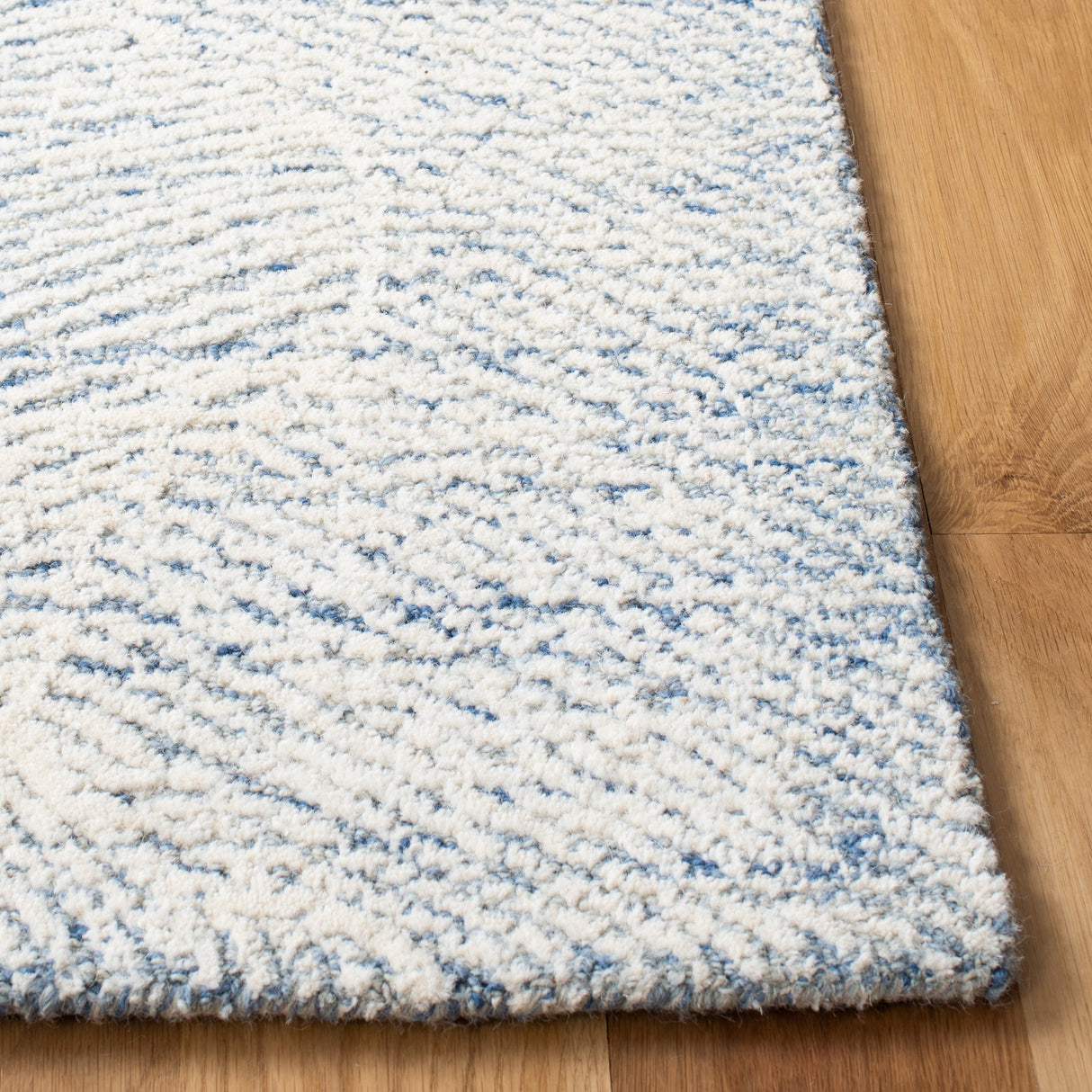 Safavieh Metro Met999M Blue/Ivory Rugs.