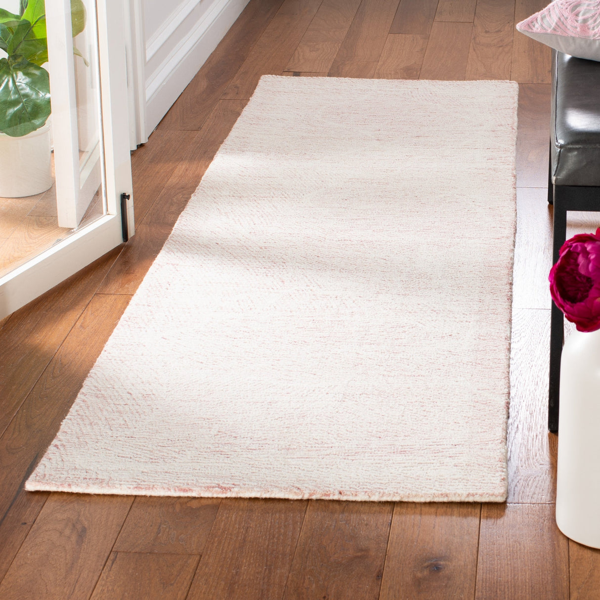 Safavieh Metro Met999U Pink/Ivory Rugs.
