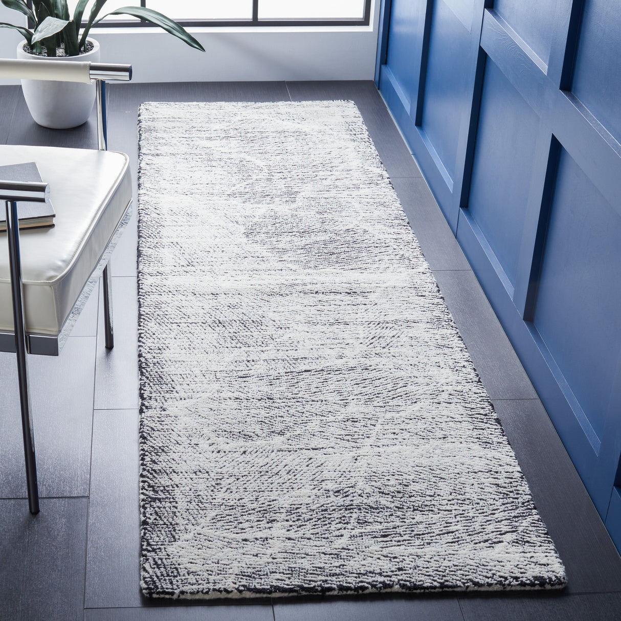 Safavieh Metro Met999Z Black/Ivory Rugs.