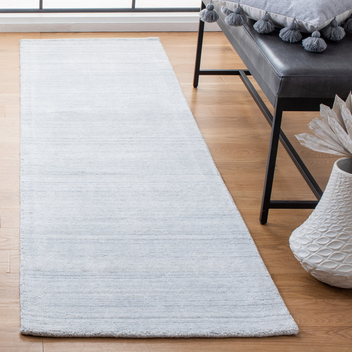 Safavieh Mirage Mir275G Light Grey Rugs.