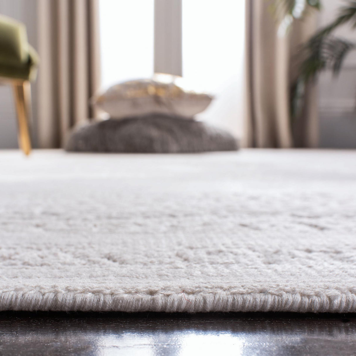 Safavieh Mirage Mir501A Ivory Rugs.