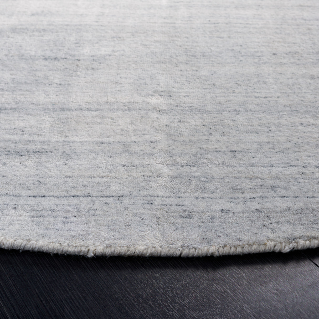 Safavieh Mirage Mir550E Silver Rug.