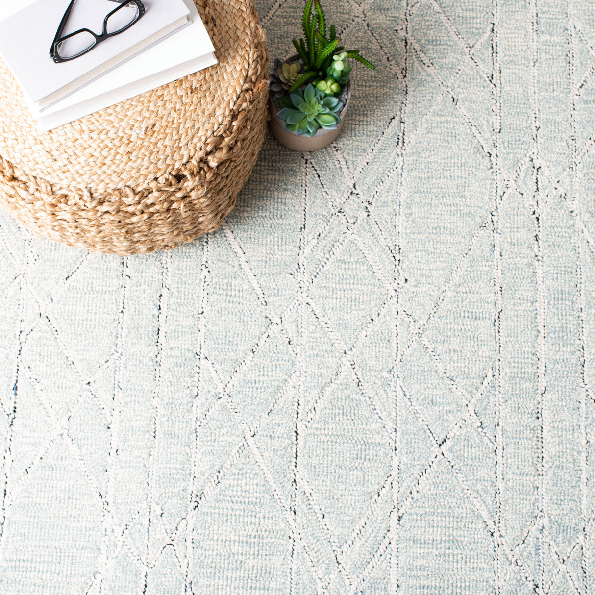 Safavieh Micro-Loop Mlp172A Ivory/Light Blue Rugs.