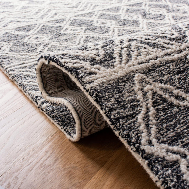 Safavieh Micro-Loop Mlp203A Ivory/Black Rugs.
