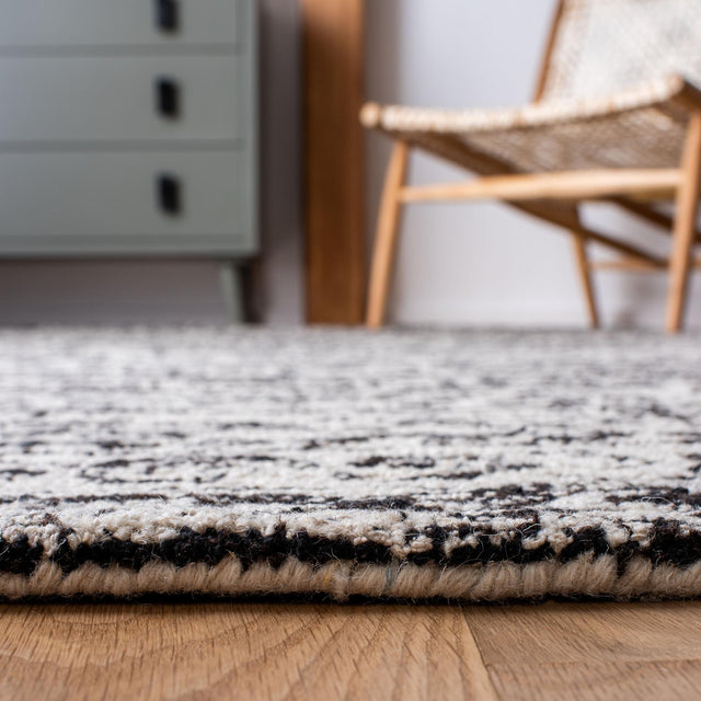 Safavieh Micro-Loop Mlp228A Ivory/Black Rugs.