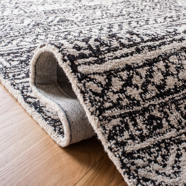 Safavieh Micro-Loop Mlp228A Ivory/Black Rugs.
