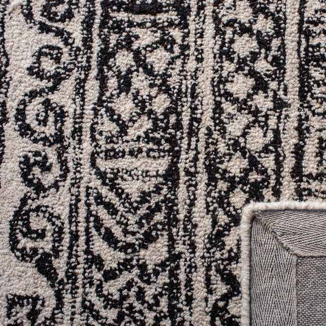 Safavieh Micro-Loop Mlp228A Ivory/Black Rugs.
