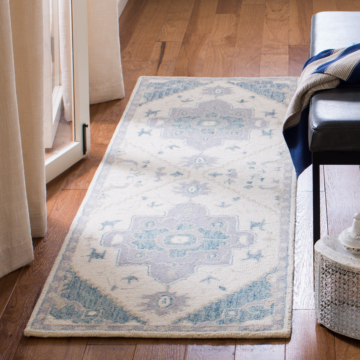 Safavieh Micro Loop Mlp503L Ivory/Navy Rug.