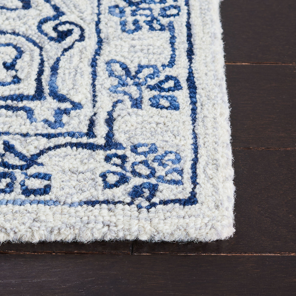 Safavieh Micro-Loop Mlp614A Ivory/Blue Rugs.