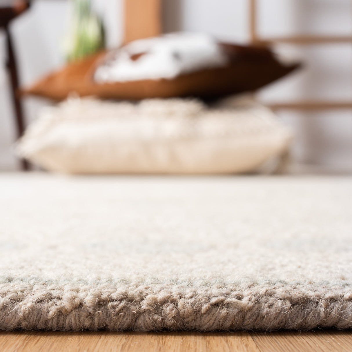 Safavieh Micro Loop Mlp631G Silver/Beige Rug.