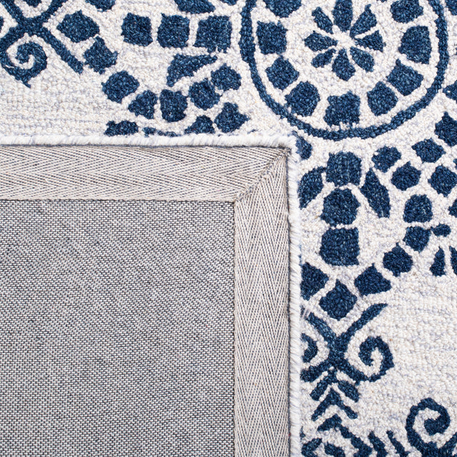 Safavieh Micro-Loop Mlp647A Ivory/Blue Rugs.