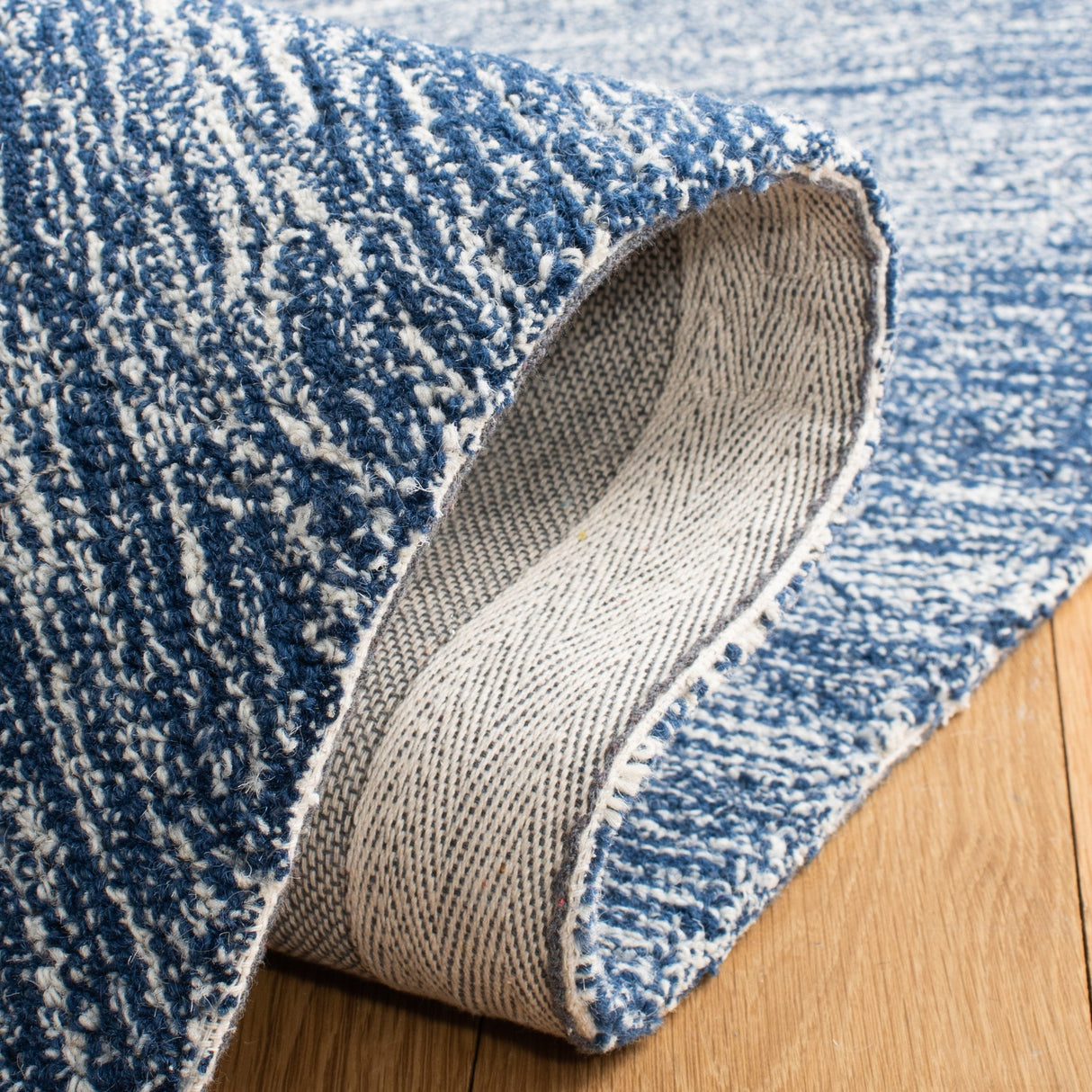 Safavieh Micro-Loop Mlp676M Blue Rugs.