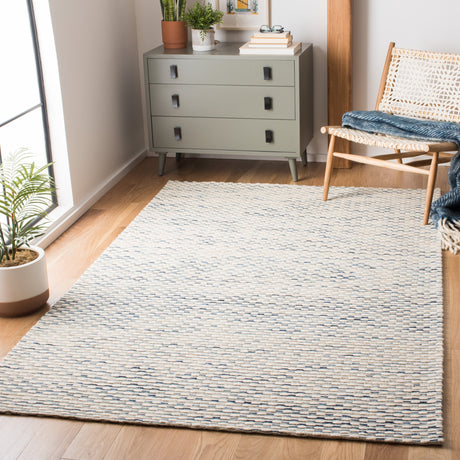 Safavieh Marbella Mrb158N White/Navy Rugs.